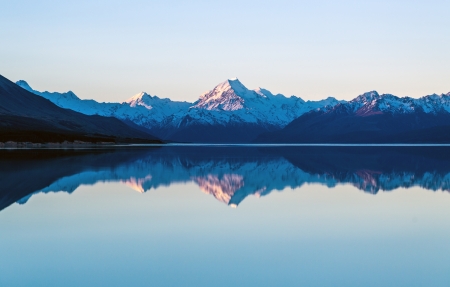 美丽雪山湖泊风景4k壁纸3840x2160